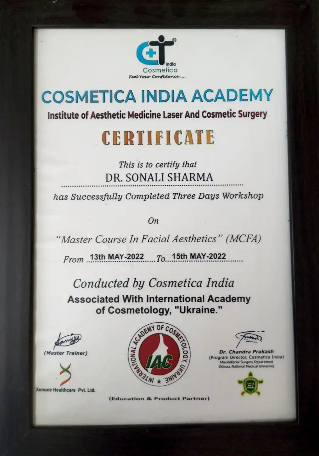 Dr Sonali Skin and Hair Specialist in Noida facial aesthetics certificate